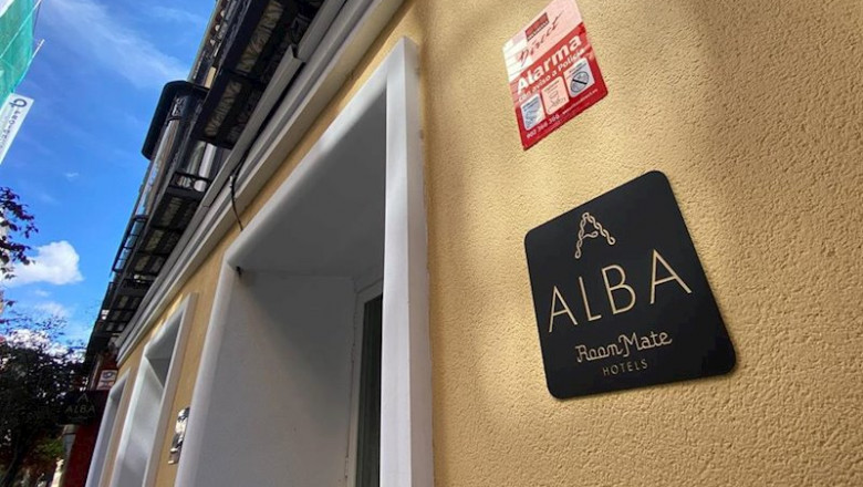 Entrada al hotel Room Mate Alba, en la calle de las Huertas de Madrid, uno de los dos hoteles donde serán trasladadas personas mayores de residencias que no estén afectados por coronavirus. | Eduardo Parra - Europa Press - Archivo ep entrada al hotel room mate alba en la calle de las huertas de madrid uno de los dos hoteles donde