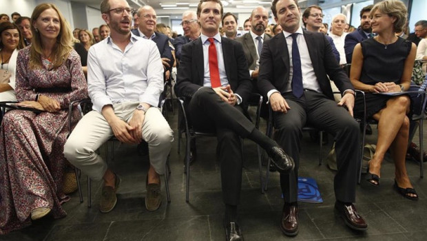 ep i-d los vicesecretarios generalespp marta gonzalezjavier maroto presidentepartido pablo casado secretario generalpartido popular teodoro garcia egea yvicesecretaria generalpp isabel garcia tejerina durantereun