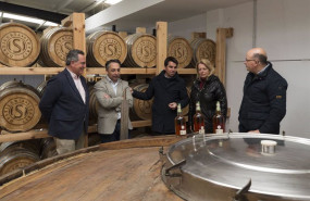 ep la consejera de alimentacion maria jesus susinos y el alcalde de pielagos carlos carames visitan