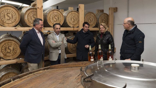 ep la consejera de alimentacion maria jesus susinos y el alcalde de pielagos carlos carames visitan ep la consejera de alimentacion maria jesus susinos y el alcalde de pielagos carlos carames visitan