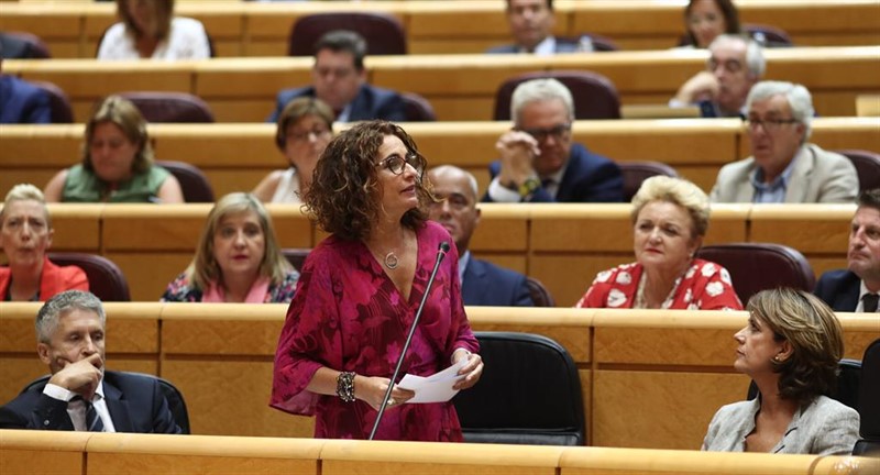 La ministra de Hacienda en funciones, María Jesús Montero, ante el Pleno del Senado | Eduardo Parra - Europa Press ep la ministra de hacienda en funciones maria jesus montero ante el pleno del senado