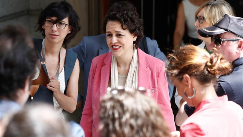 La ministra de Trabajo, Magdalena Valerio, a la salida de la sesión de la primera investidura fallida del candidato socialista a la Presidencia del Gobierno. | Óscar J.Barroso - Europa Press ep la ministratrabajo magdalena valerio asalidala sesionla primera investidura fallidacandidato socialistala presidenciagobierno