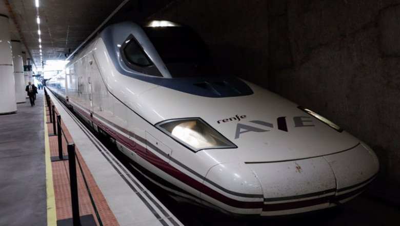 ep llegada del ave a una estacion ferroviaria ep llegada del ave a una estacion ferroviaria