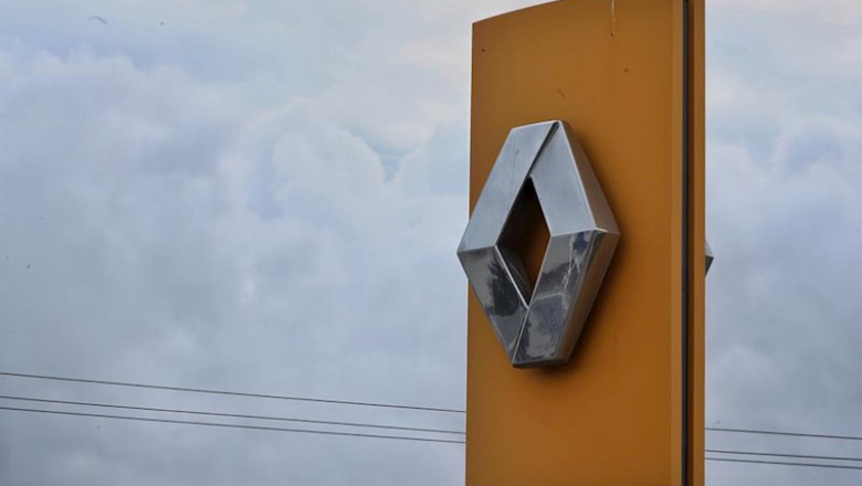ep logo de renault en un concesionario de madrid