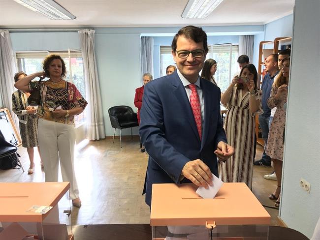 Mañueco vota en las primarias | EUROPA PRESS ep manueco votalas primarias