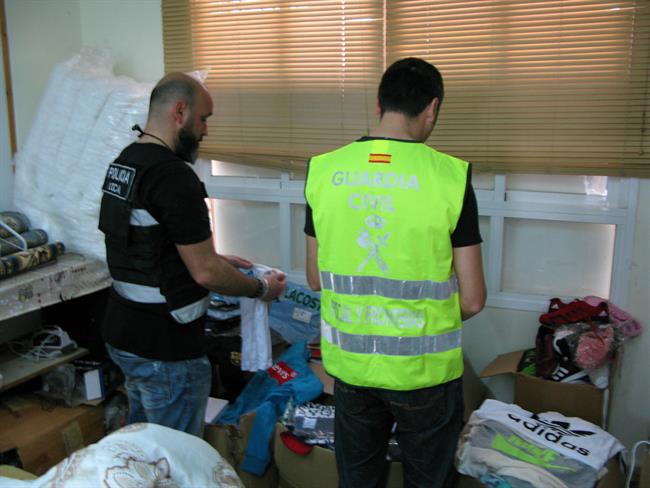 Material incautado en San Fernando en operación contra falsificaciones | GUARDIA CIVIL - Archivo ep material incautadosan fernandooperacionfalsificaciones