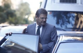 ep rafael catala entrandosu coche oficial