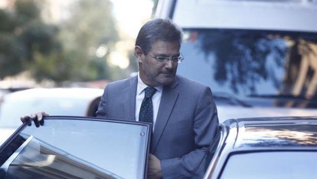 ep rafael catala entrandosu coche oficial