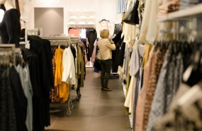 ep tiendas tienda hm ropa compras compra gente comprando