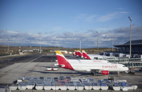 ep varios aviones de iberia en el aeropuerto adolfo suarez madrid barajas a 5 de enero de 2022 en
