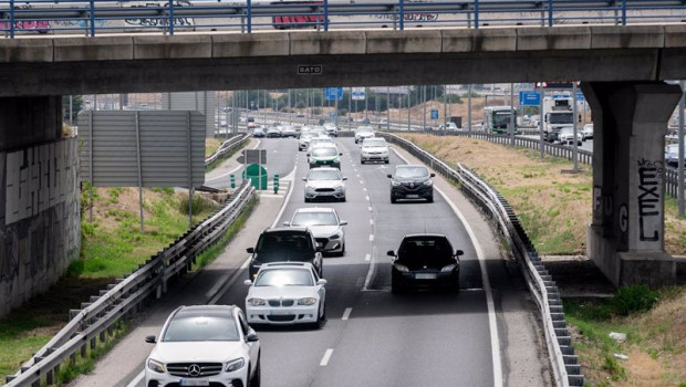 ep varios coches circulan por la autovia a5