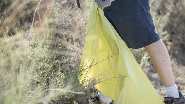 ep voluntarios limpian basuraentornos naturales en 1m2la naturaleza