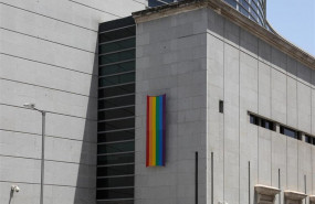 ep congresolos diputados colocabandera lgtbiaccesola esquinala carrerasan jeronimola calle cedaceros durantefiestasorgullo gay 2019