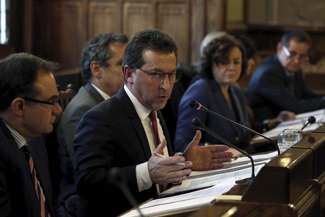 El consejero Genaro Alonso en la Junta General. | ARMANDO ÁLVAREZ. - Archivo ep consejero genaro alonsola junta general