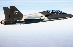 ep el avion de entrenamiento t 7 desarrollado por boeing y saab