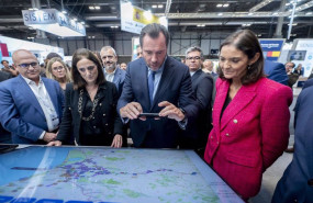 ep el ministro de transportes oscar puente y la portavoz del grupo municipal del psoe en el