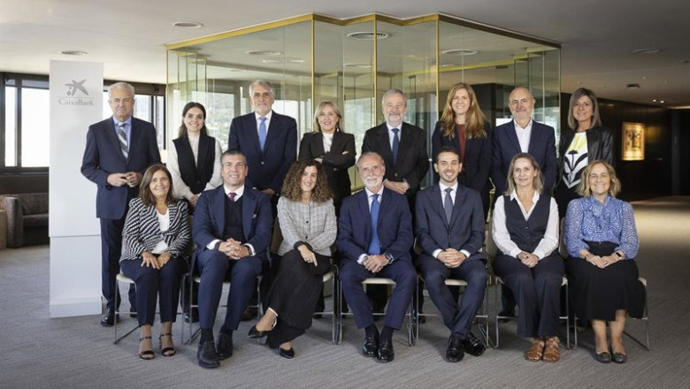 ep el presidente de caixabank tomas muniesa junto a los miembros del comite consultivo de ep el presidente de caixabank tomas muniesa junto a los miembros del comite consultivo de