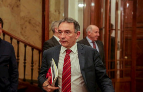 ep el secretario general del pce enrique santiago abandona la sesion plenaria en el congreso de los