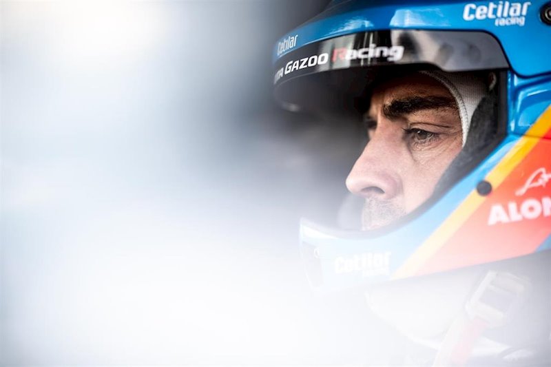ep fernando alonso en una etapa del rally dakar