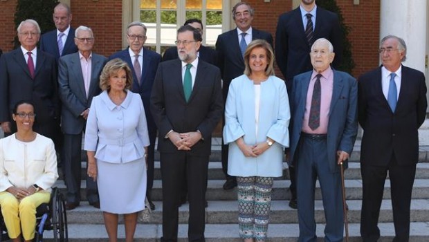 ep fotofamiliala entregalas medallasoromeritotrabajo