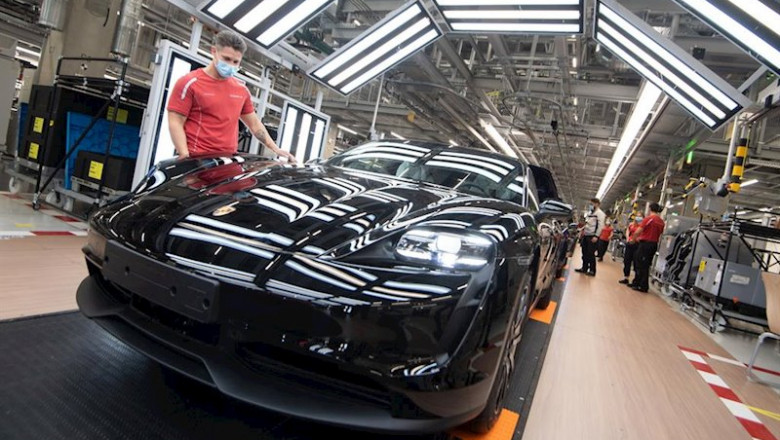 ep imagen de la produccion del porsche taycan