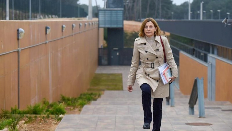 La expresidenta del Parlament Carme Forcadell saliendo de la cárcel de Mas d`Enric, en El Catllar (Tarragona), este lunes | TWITTER CARME FORCADELL ep la expresidenta del parlament carme forcadell saliendo de la carcel de mas denric en el catllar