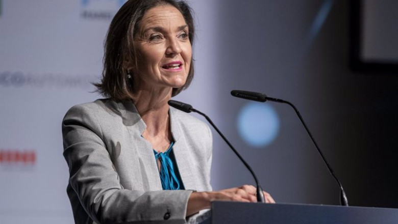 La ministra de Industria, Comercio y Turismo, Reyes Maroto, clausura el VIII Encuentro Sernauto en Ifema de Madrid, a 11 de noviembre de 2021, en Madrid (España). | A. Pérez Meca - Europa Press ep la ministra de industria comercio y turismo reyes maroto clausura el viii encuentro sernauto en