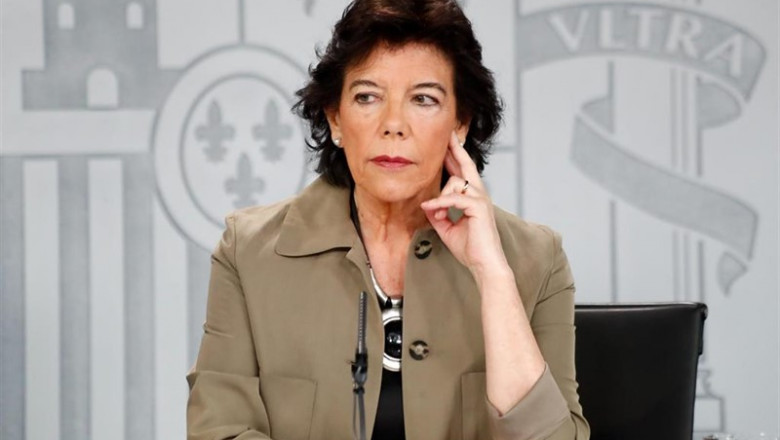 La ministra Portavoz, y de Educación y Formación Profesional en funciones, Isabel Celaá, en una rueda de prensa tras el Consejo de Ministros en Moncloa. | Óscar J.Barroso - Europa Press - Archivo ep la ministra portavoz y de educacion y formacion profesional en funciones isabel celaa en una
