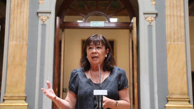 ep la presidentapsoevicepresidenta priemrasenado cristina narbona en ruedaprensala reunionlos miembrosla mesasenado