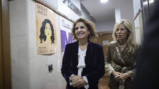 ep la vicepresidenta y ministra de hacienda maria jesus montero este viernes en huelva junto a la