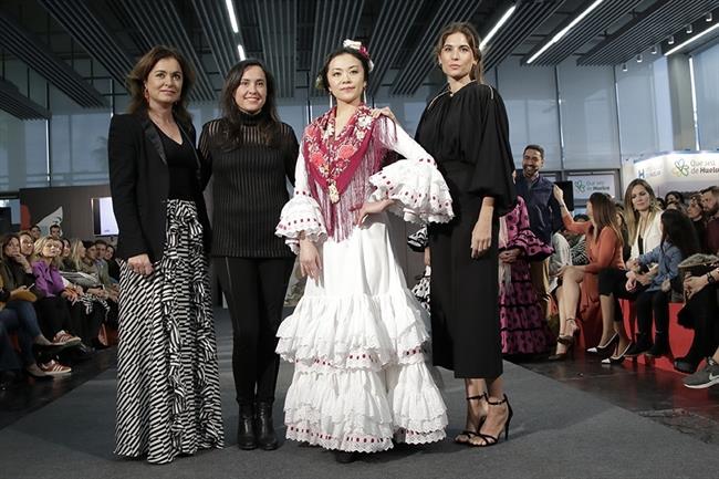 Lourdes Montes y Rocío Terry confeccionan un traje de flamenca de hilo reciclado | ECOEMBES ep lourdes montesrocio terry confeccionantrajeflamencahilo reciclado