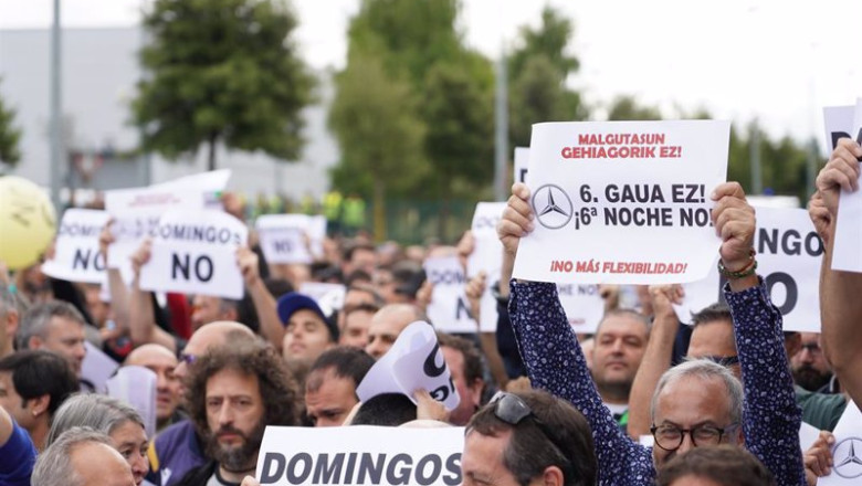 Manifestación de trabajadores de Mercedes Benz en Vitoria | IÑAKI BERASALUCE EUROPA PRESS ep manifestacion de trabajadores de mercedes benz en vitoria