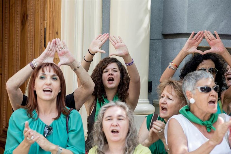 Argentina legaliza el aborto hasta 14 semanas de embarazo