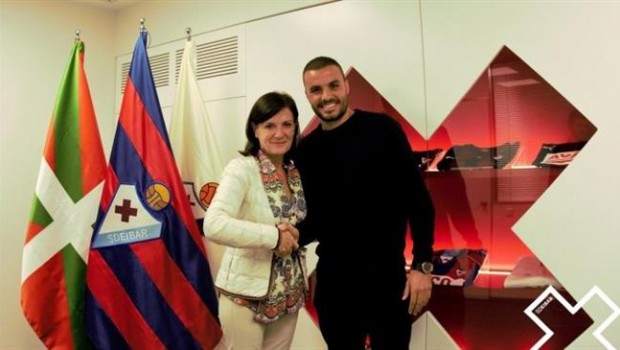 Pedro León renueva con el Eibar | SD EIBAR ep pedro leon renuevaeibar