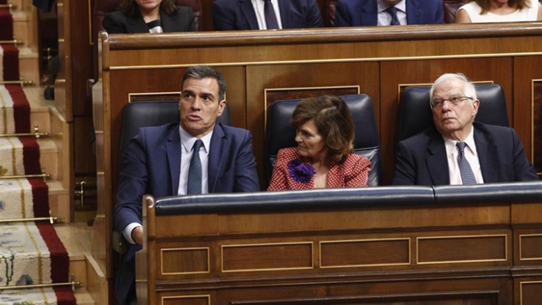 El presidente, la vicepresidenta y el ministro de Asuntos Exteriores y UE en funciones, Pedro Sánchez, Carmen Calvo y Josep Borrell, durante la segunda y definitiva votación para su investidura del candidato socialista a la Presidencia del Gobierno. | Eduardo Parra - Europa Press ep presidente la vicepresidentaministroasuntos exterioresuefunciones pedro sanchez carmen calvojosep borrell durantesegundadefinitiva votacionsu investiduracandidato socialistala presidenciagobierno