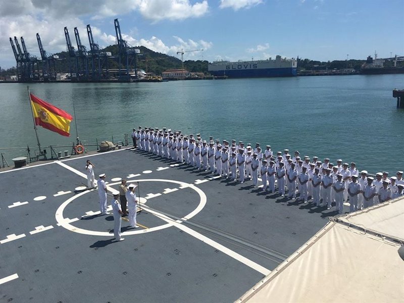 ep tripulacion de la fragata mendez nunez a su paso por el canal de panama