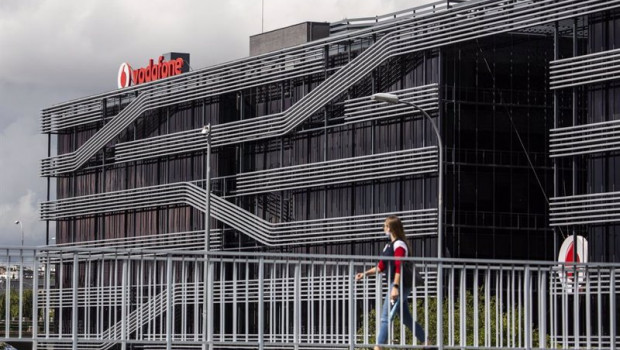ep una persona camina al lado de la sede de vodafone en madrid el dia en el que la compania de