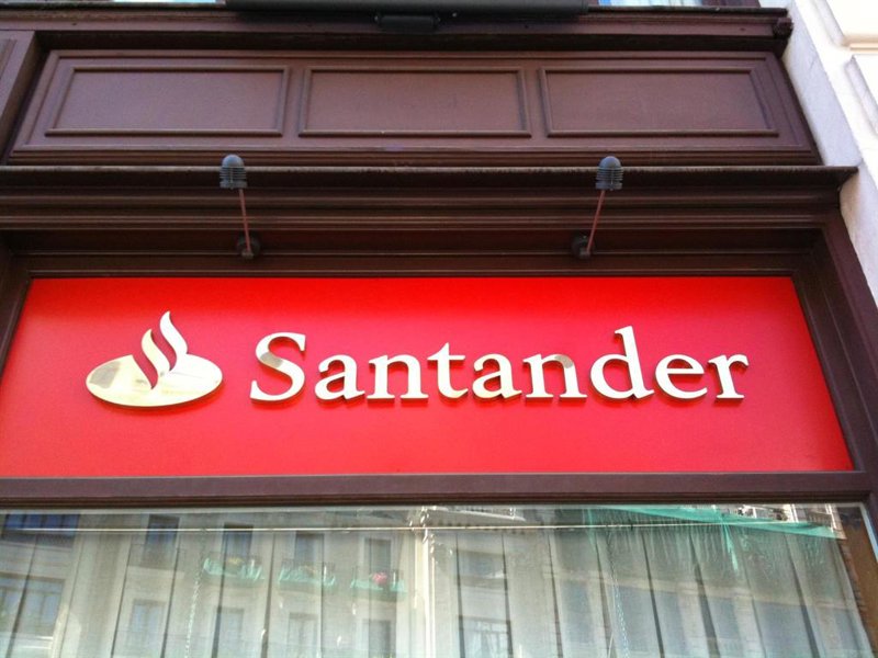 Santander lanza un servicio para convertir el ahorro energético en ingresos para sus clientes