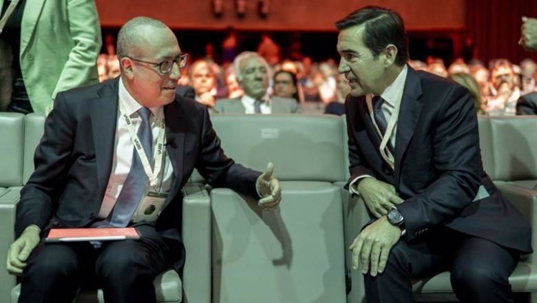 ep archivo el ceo de bbva onur gen i y el presidente de bbva carlos torres d conversan durante la ep archivo el ceo de bbva onur gen i y el presidente de bbva carlos torres d conversan durante la