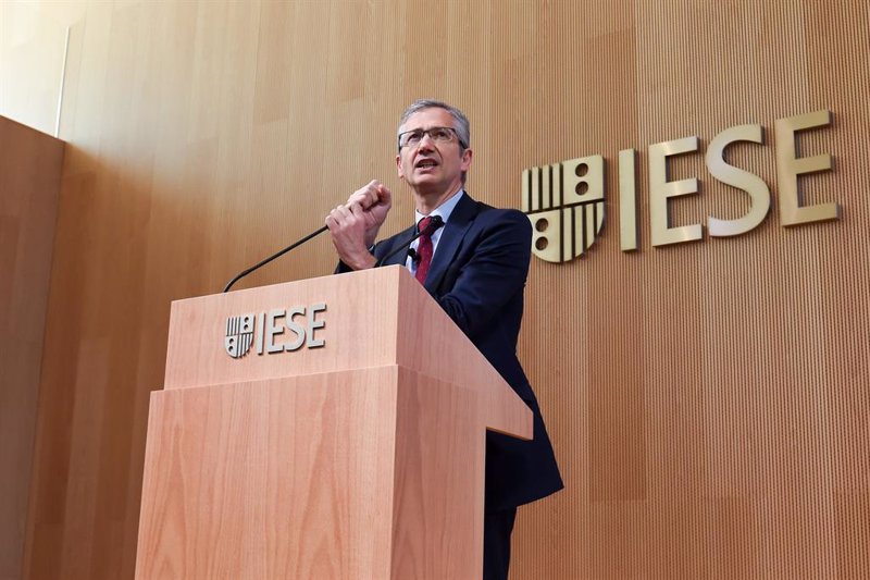 Pablo Hernández de Cos se incorpora al IESE como profesor de Economía