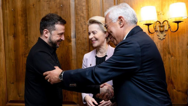 ep archivo   el presidente de ucrania volodimir zelenski bromea con la presidenta de la comision