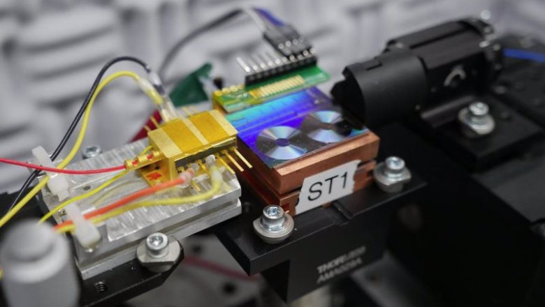ep archivo investigadores del nist prueban un chip para convertir la luz en senales de microondas ep archivo investigadores del nist prueban un chip para convertir la luz en senales de microondas