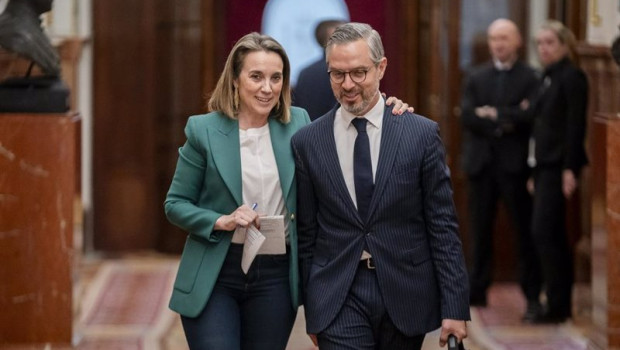ep archivo   la secretaria general del partido popular cuca gamarra y el diputado del partido