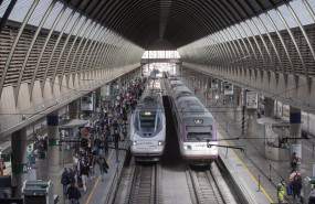 ep archivo   llegada de pasajeros en el ave procedente de madrid a la estacion de santa justa en