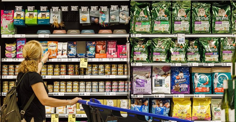 ep archivo productos para animales en un supermercado de caprabo ep archivo productos para animales en un supermercado de caprabo