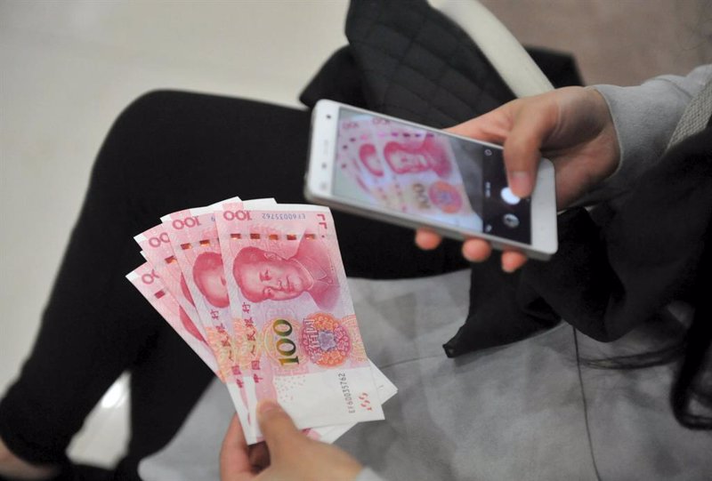 El PBoC intensifica su intervención sobre el yuan tras caer a mínimos de 16 años