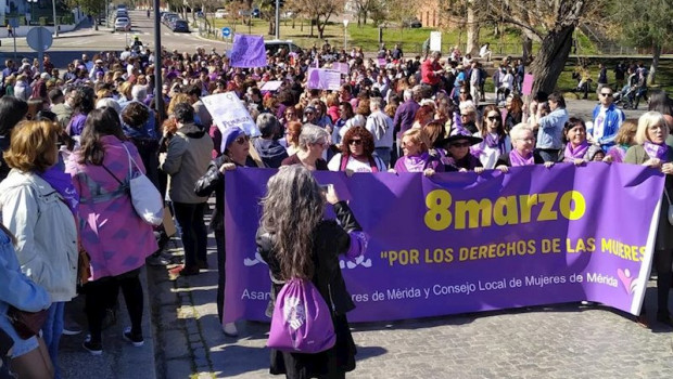 ep cabecera de la manifestacion del 8m en merida