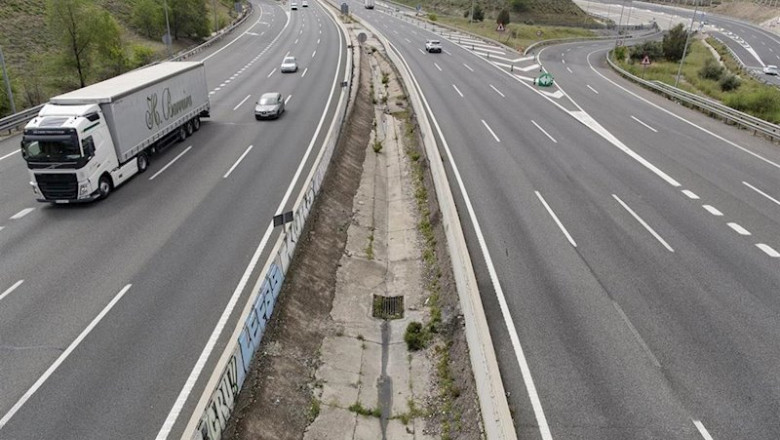 ep carretera m-40 a la altura del barrio de vallecas en madrid ep carretera m-40 a la altura del barrio de vallecas en madrid
