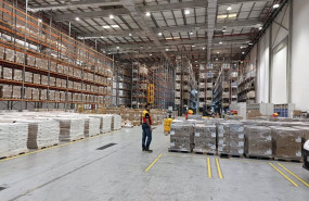 ep centro logistico de dhl en dubai especializado en vehiculos electricos