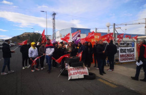 ep concentracion en una estacion de itv durante la jornada de huelga de este martes 27 de febrero